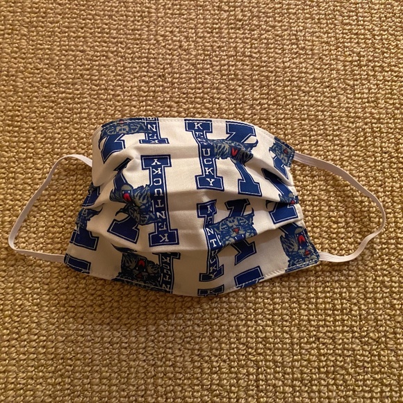 UK Wildcats Handmade 100% Cotton Face Mask - Picture 2 of 3